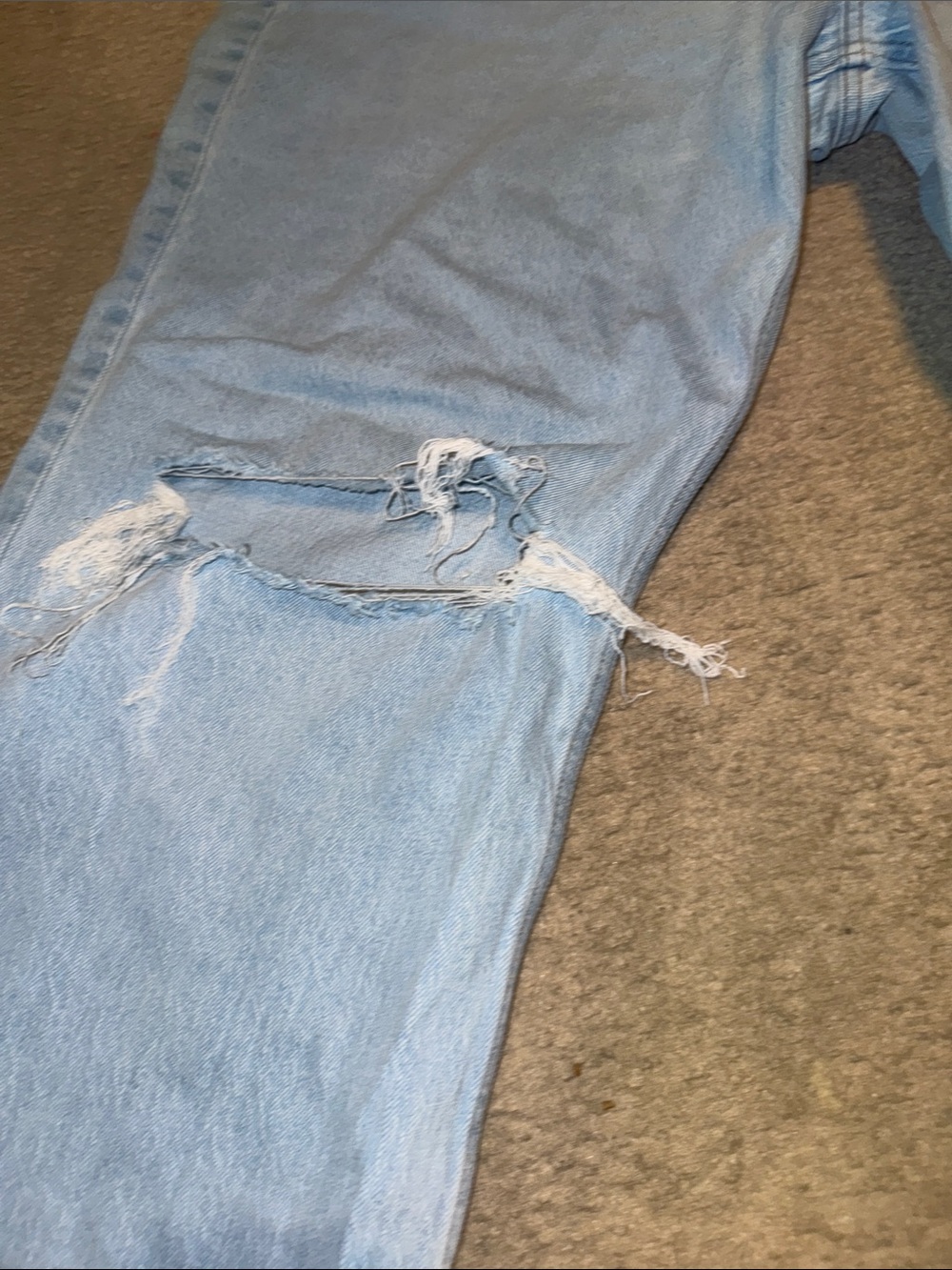 Abercrombie & Fitch Light Blue High-Rise Relaxed Jeans - Picture 3 of 7